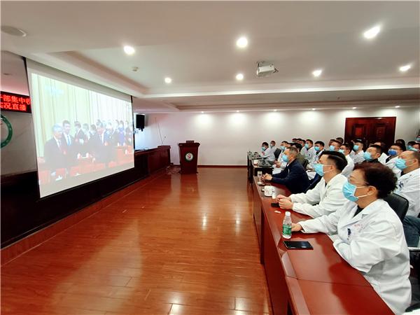 鄱阳县人民医院党委组织收看党的二十大开幕